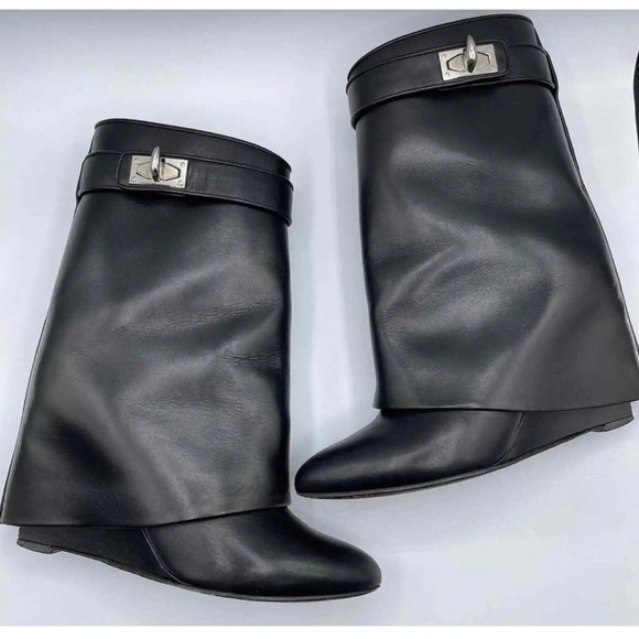 GIVENCHY Black Leather Short Shark Lock Ankle Boots Size 38 (7.5) - Picture 5 of 14